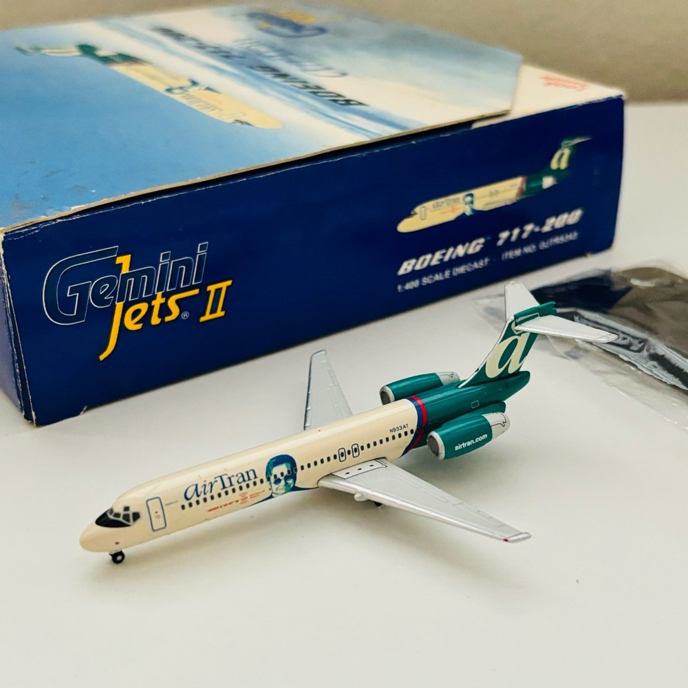 1:400 Gemini Jets GJTRS343 - Boeing 717-200 - airTran, N933AT Aircraft Model